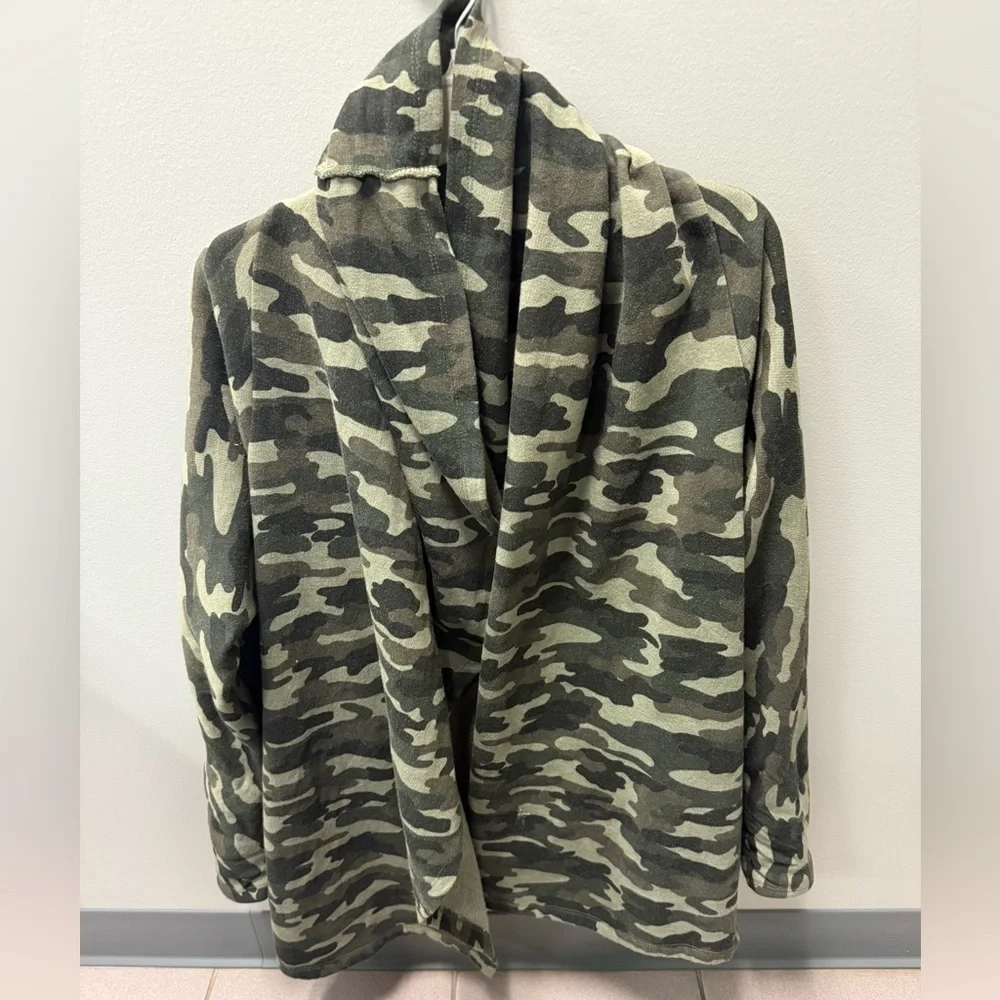 LUCKY BRAND camouflage fleece lined front of cardigan/jacket Size Small